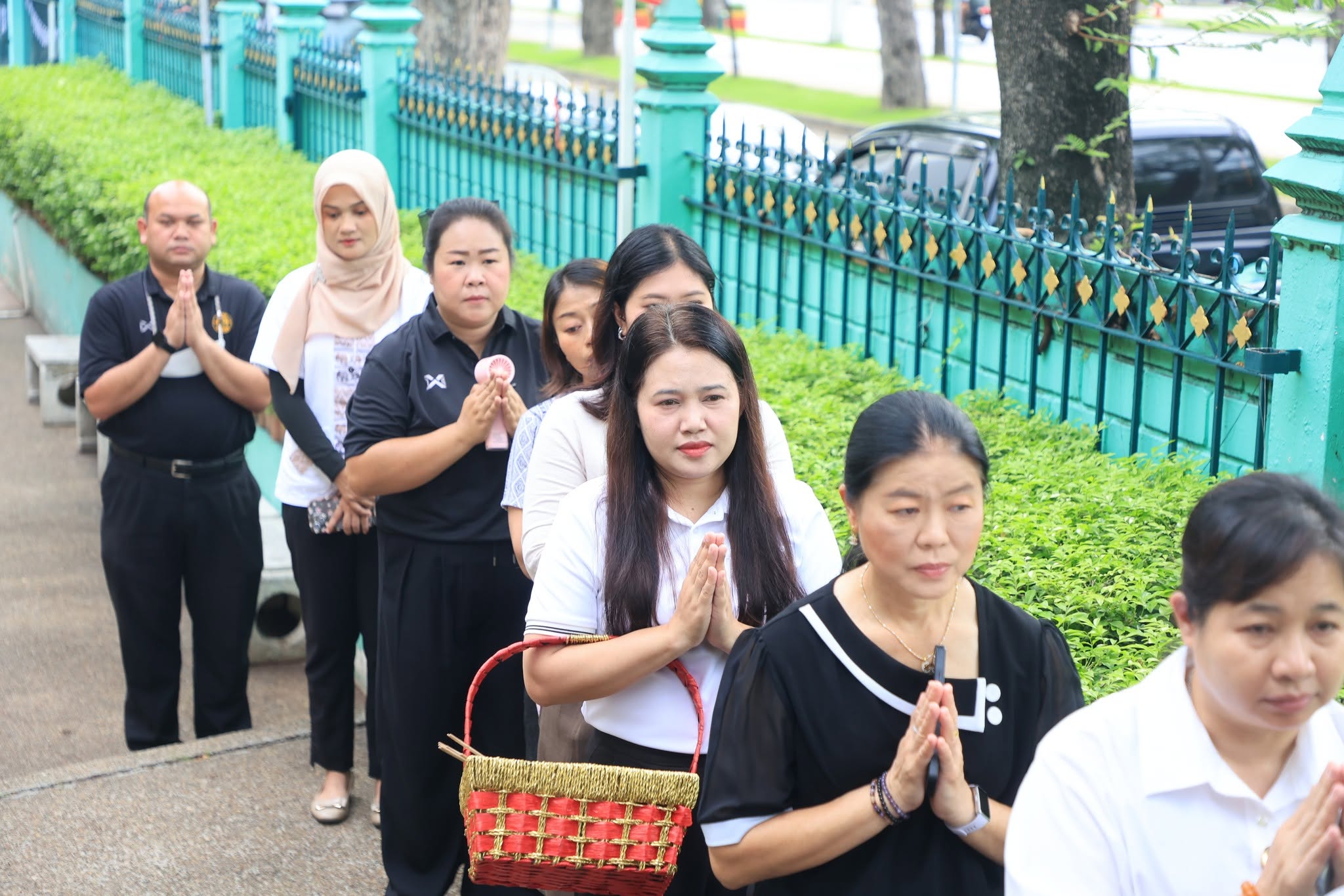 title - ผู้อำนวยการสำนักบริหารกลาง ส.ป.ก. สักการะสิ่งศักดิ์สิทธิ์ประจำ ส.ป.ก. เนื่องในโอกาสเข้ารับตำแหน่งใหม่ 